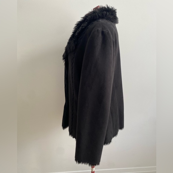 Liz Claiborne Black Blazer with Faux Fur Collar - Picture 3 of 6